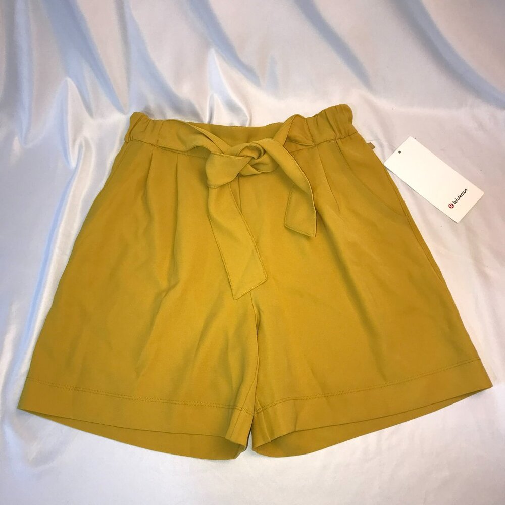 Lululemon Noir Short 5.5" Honeycomb Quick Dry Wrinkle Resistant Size 6 TW7AYBS